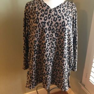 EUC Sweet Lovely bu Jen Animal Print Tunic with pockets